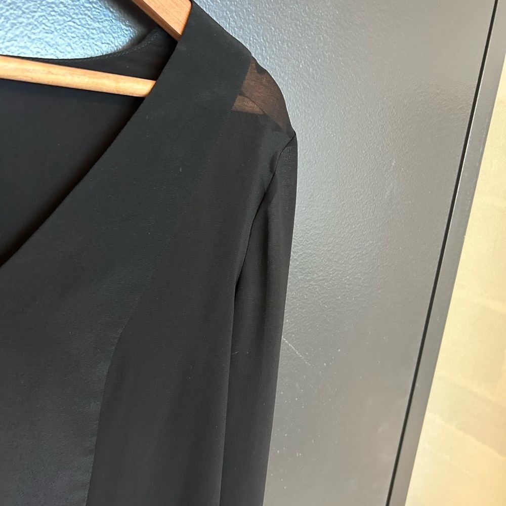 Bailey 44 sheer flowing slit blouse- I believe silk size S excellent cond - Picture 5 of 10